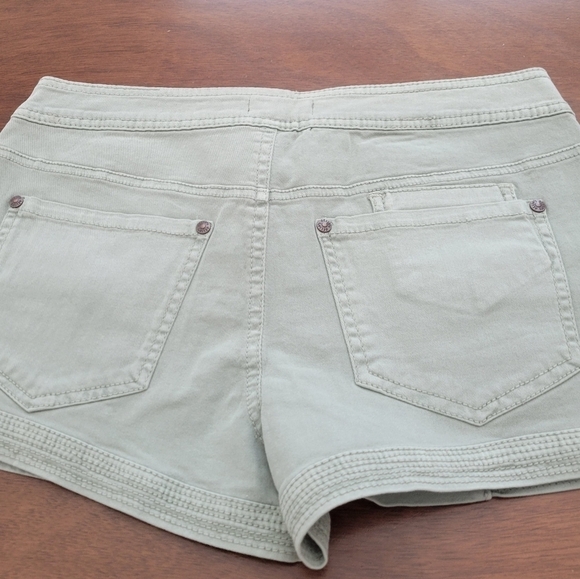 Delia's Twill Khaki Olive Short Shorts 5 - Picture 7 of 9